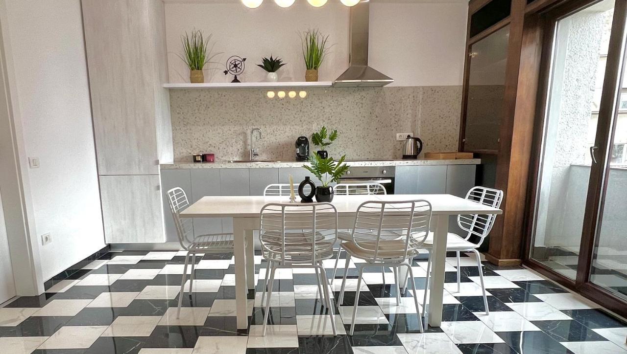 Elegant Two Bedrooms Apartment Bucharest Luaran gambar